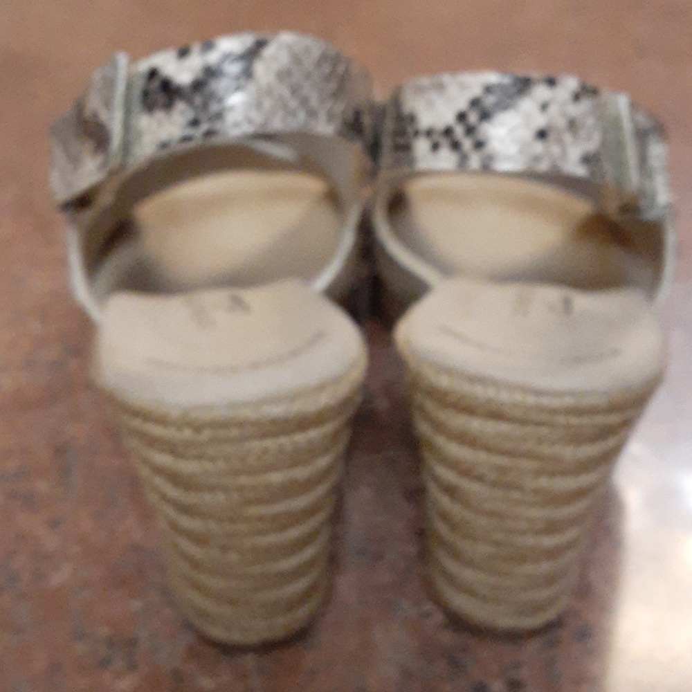 Clarks Snake-Print Wedge Sandals in Beige and Black size 9 - Picture 4 of 5